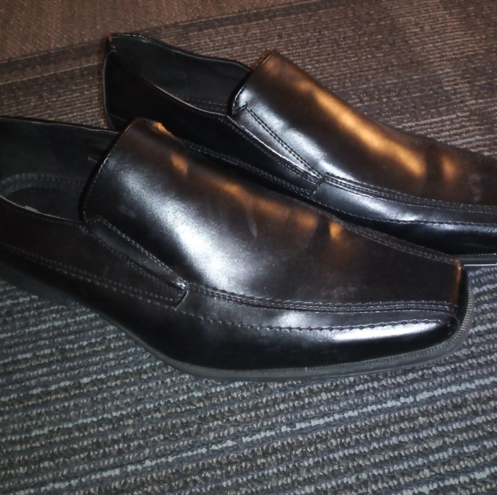 Dress shoes